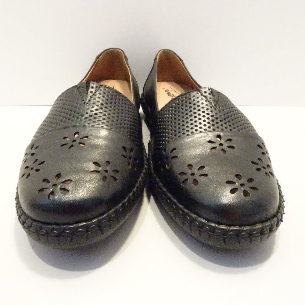 Trotters Ruby Perf T2320 Womens Black Nubuck Loafer Flats Shoes NEW